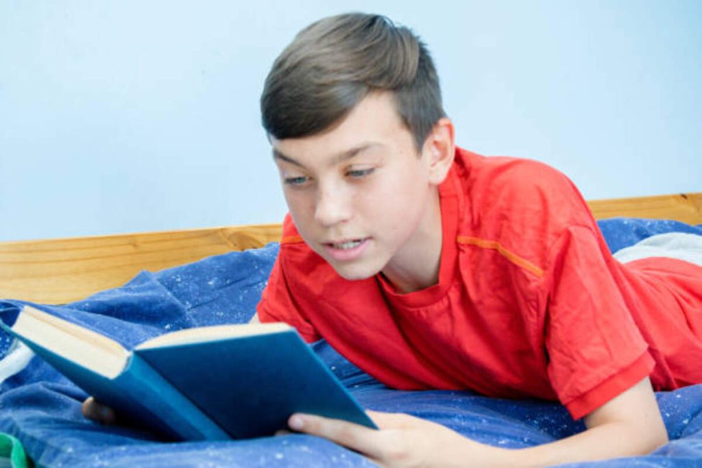 Read the Dreaming Boy is a Realist