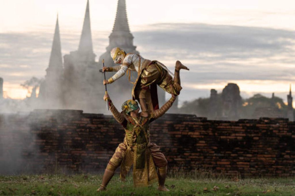 The Knight King Who Returned With a God