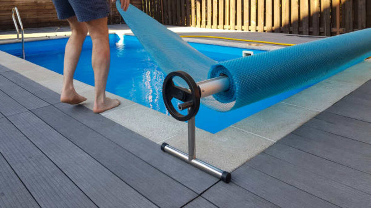 Why a Solar Pool Cover Bubbles Up Or Down?